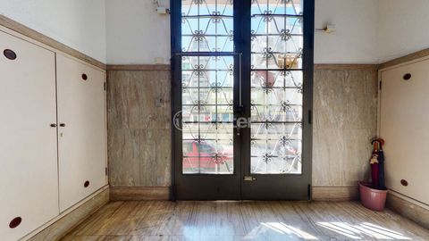 Image 19 - 819296